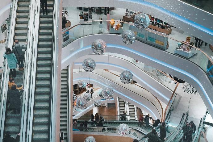 Crowd analytics for shopping malls People in a shopping mall